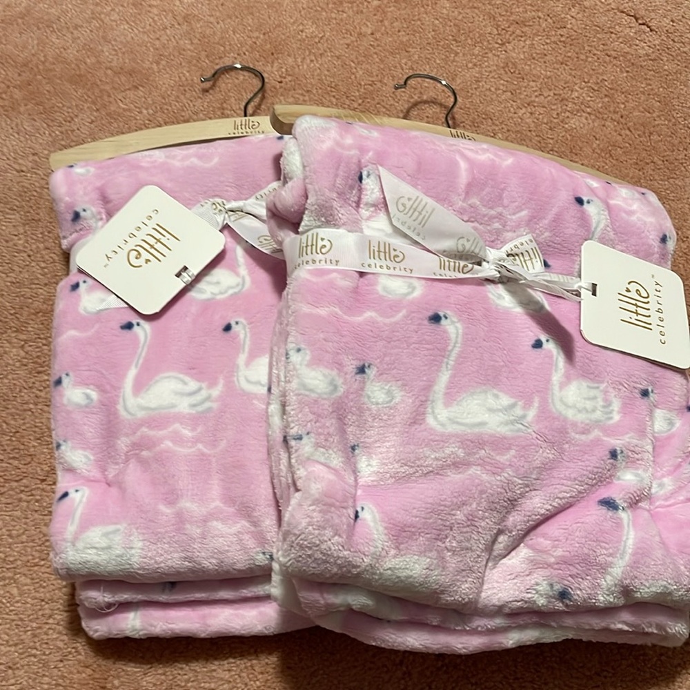(2) beautiful and very soft baby girl blanket ( NO OFFER PLEASE
